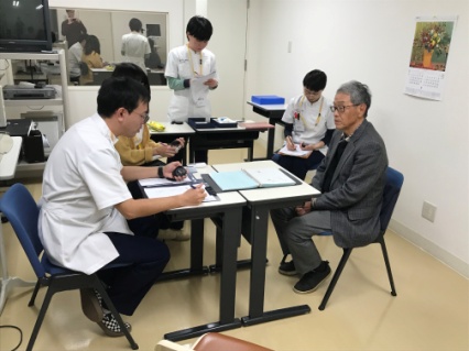 失語症の検査を体験するグループ①